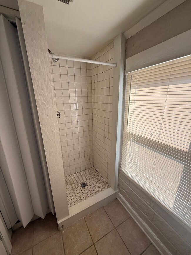 Building Photo - One bedroom, 1 bath house in Mebane