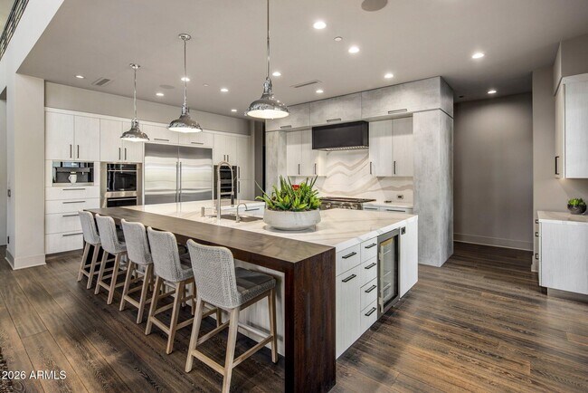 Building Photo - 10110 E Siesta Ln