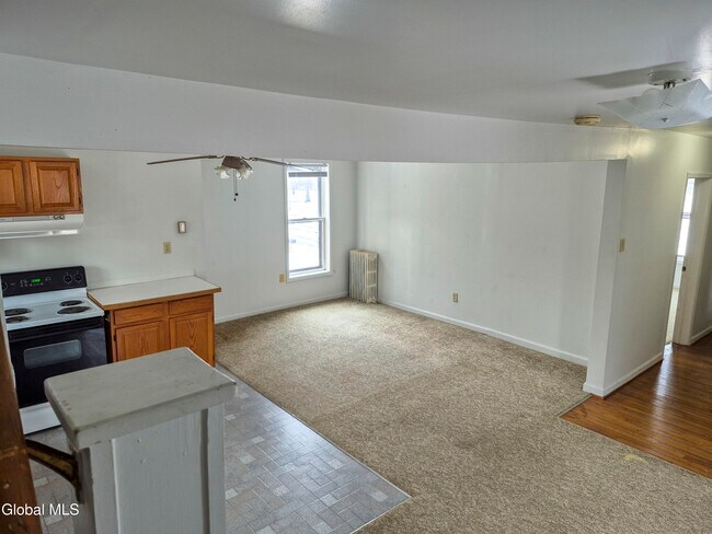 Building Photo - 524 Maple Ave