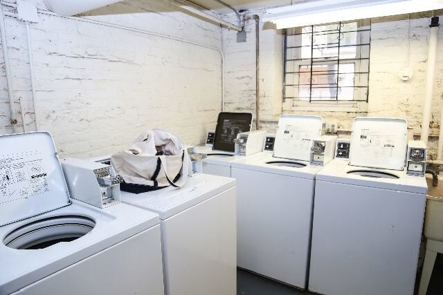 Building Photo - 438 W Belden Ave