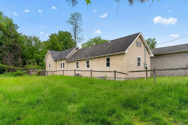 Building Photo - 2311 Henderson Ave