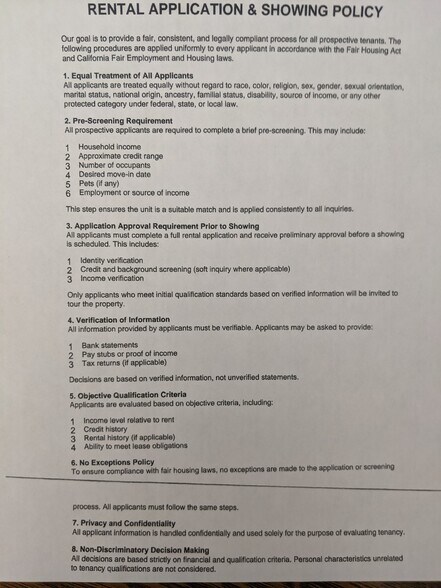 Building Photo - 451 N Oakhurst Dr