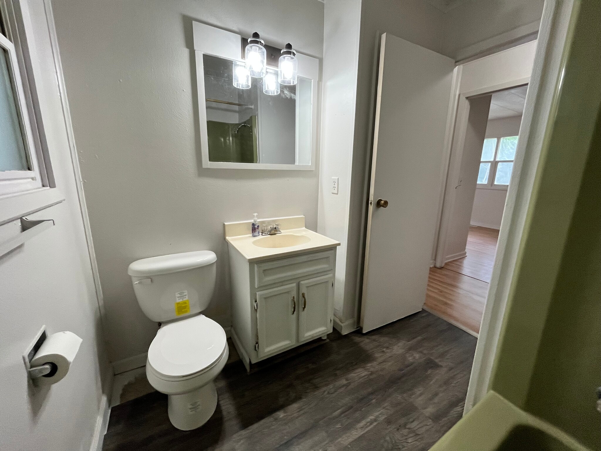 Building Photo - 464 E Hillside Ave