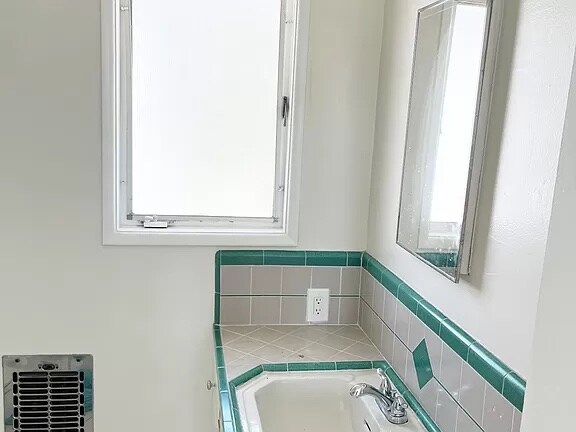 Building Photo - 250 Cliff Dr