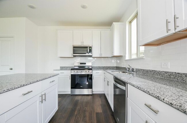 Building Photo - 16439 Big Hickory Dr