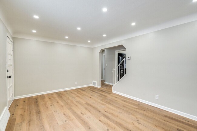 Building Photo - Welcome to a well-maintained 3-bedroom 1-bath home - Willowick, OH 44095