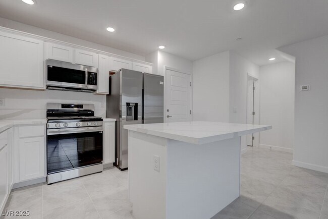 Building Photo - 931 Watford Pl