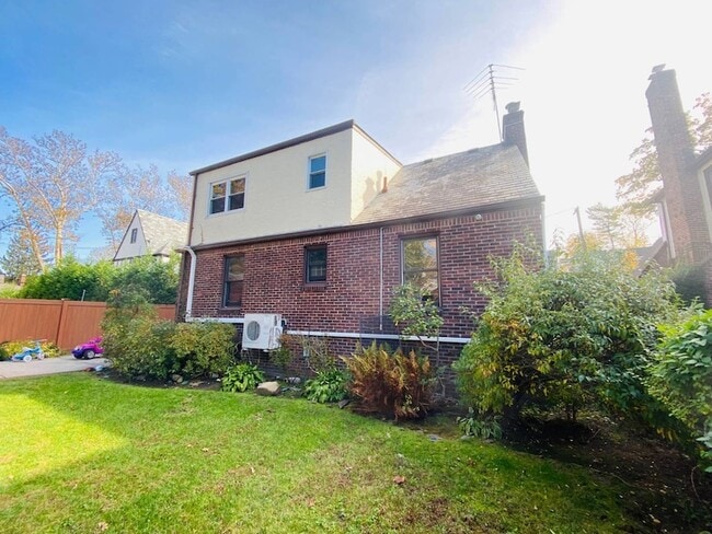 Building Photo - 181-69 Tudor Rd