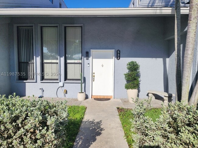 Building Photo - 537 N University Dr