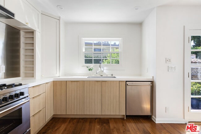 Building Photo - 3472 Rowena Ave