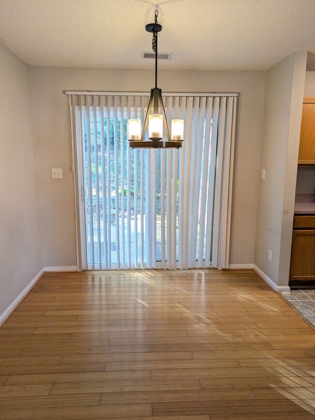 Building Photo - Move in Ready Ranch in Tall Oaks