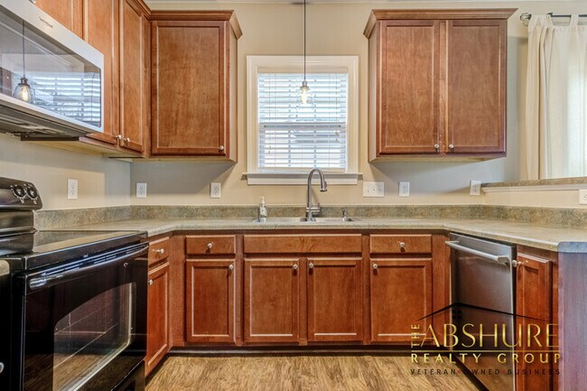 Building Photo - 325 Timber Meadow Lake