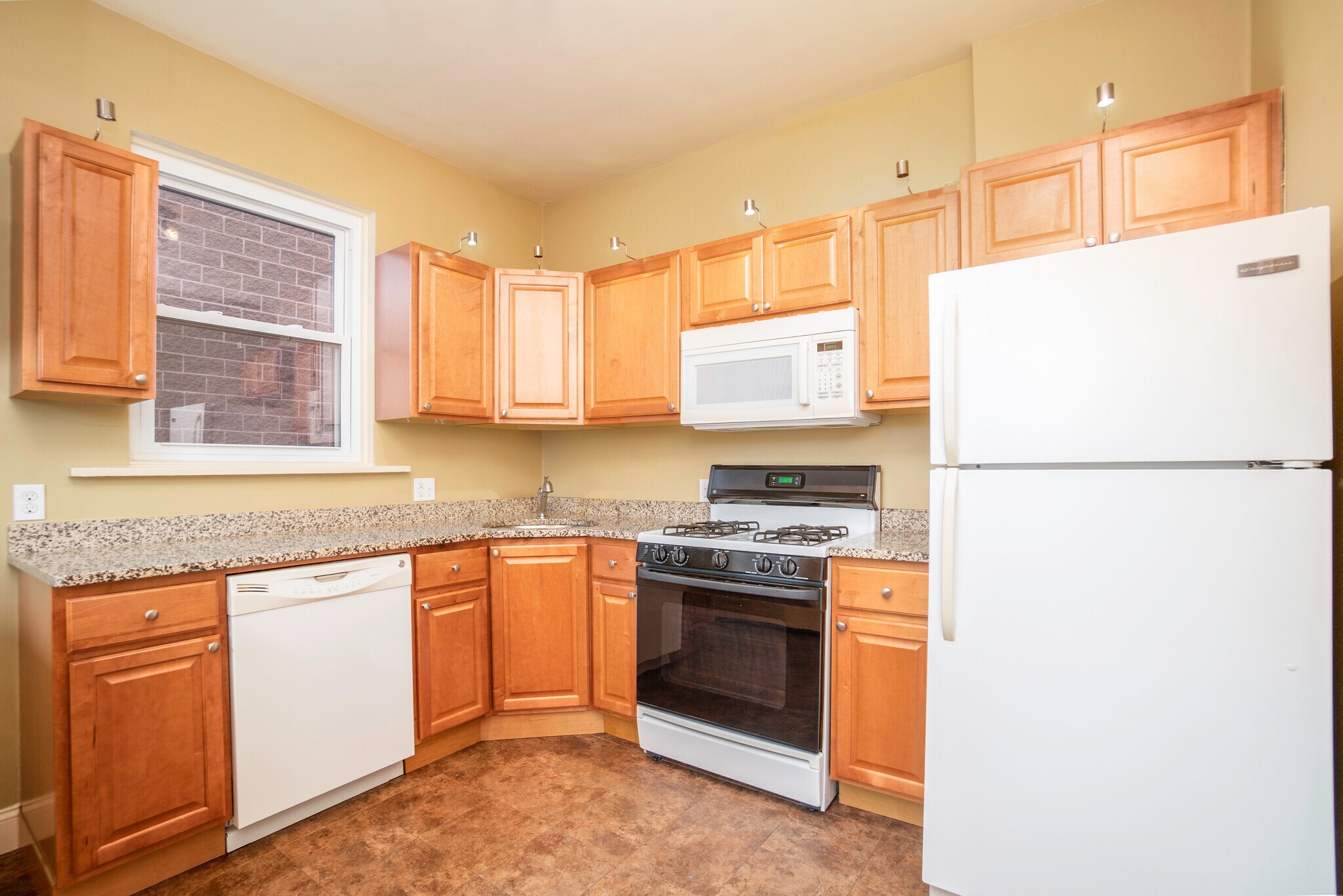 Building Photo - 4121 Davison St