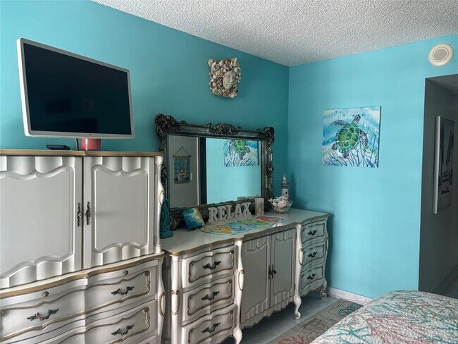 Building Photo - 1370 S Ocean Blvd