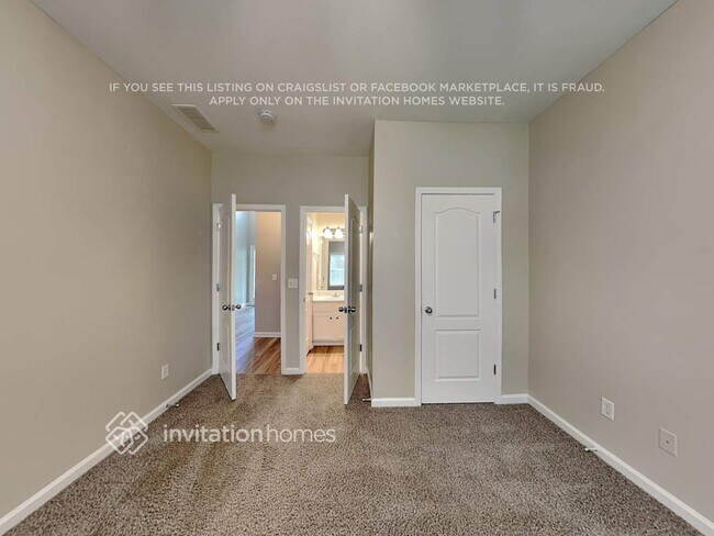 Building Photo - 147 Hawthorn Dr