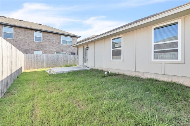 Building Photo - Nearly Brand New in Moore
