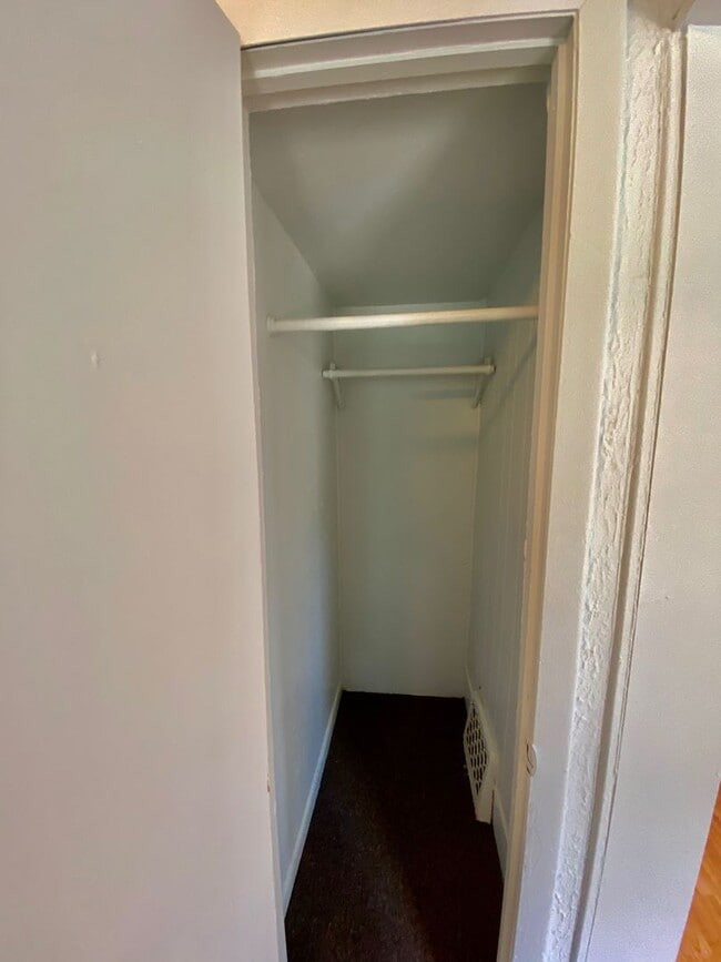 Building Photo - 211O