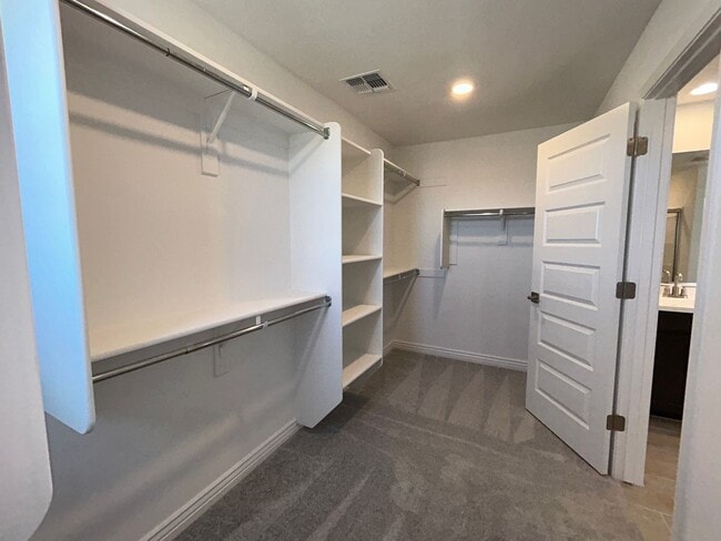 Building Photo - 14391 W Sand Hills Rd