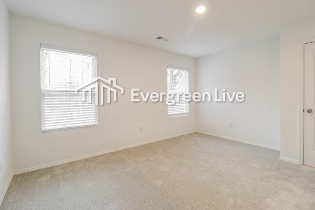 Building Photo - 171 Meadow Dr