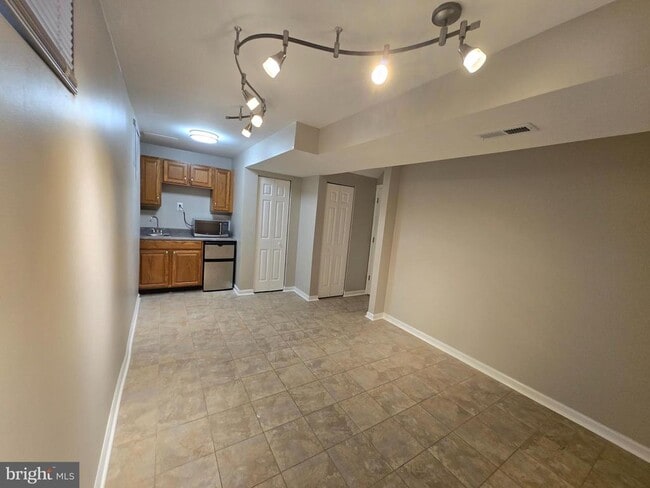 Building Photo - 400 Cabin Ct