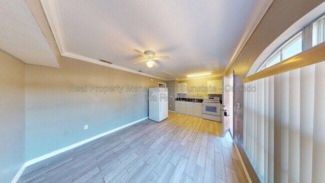 Building Photo - 2224 Fan Palm Dr