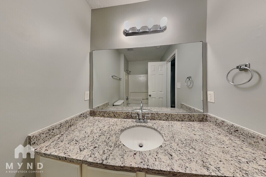 Building Photo - 409 Crosspine Dr