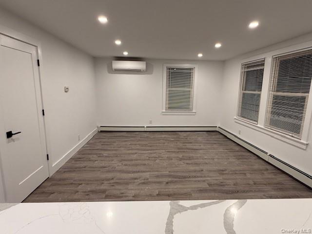 Building Photo - 19 Bellport Ln