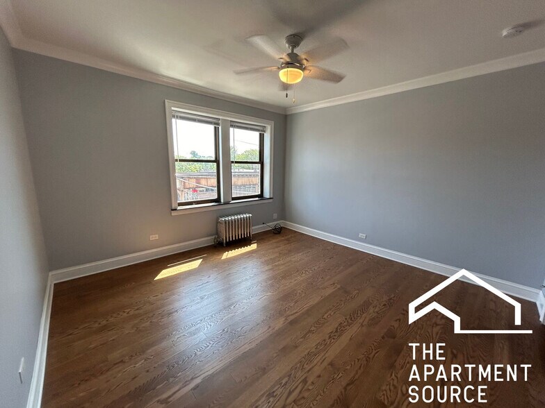 Building Photo - 4519 N Wolcott Ave