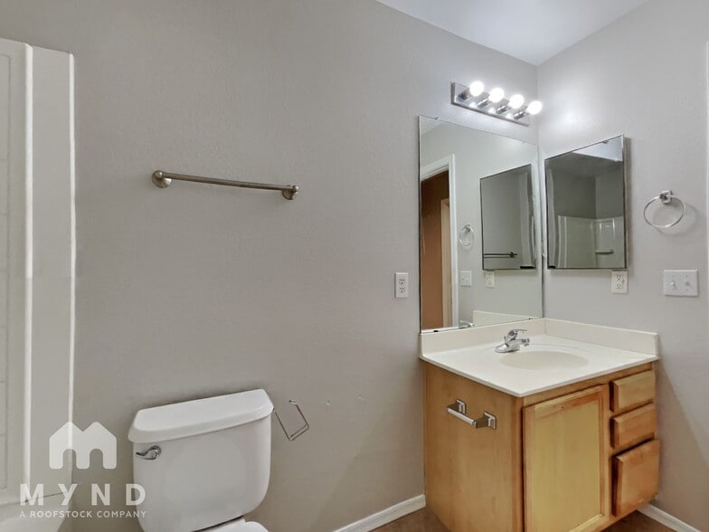 Building Photo - 6327 W Branham Ln