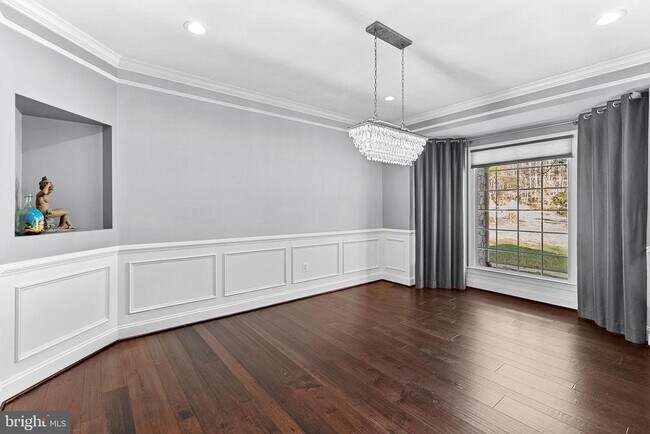 Building Photo - 8138 Rondelay Ln