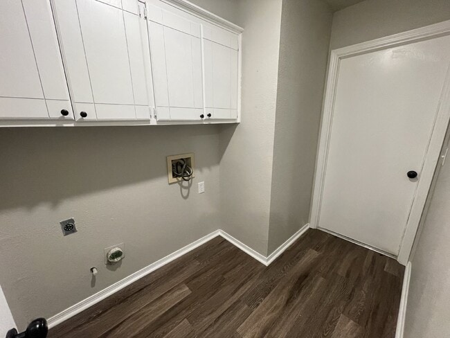 Building Photo - 2-Bedroom Home with 2-Car Garage