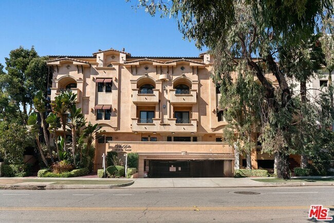 Building Photo - 16123 Sunset Blvd