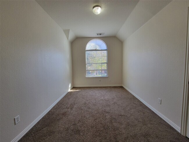 Building Photo - 9717 Sinclair St