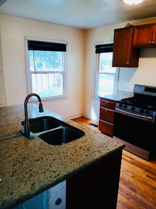 Building Photo - Charming 3-Bed, 2-Bath Gem on Woodbine Street – Cozy Comfort in 850 Sq Ft!