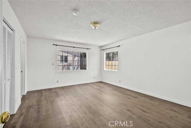 Building Photo - 10528 1/2-10522 Hillhaven Ave