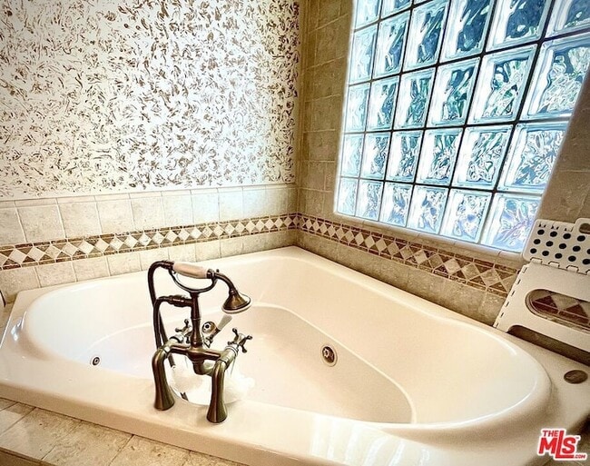 Building Photo - 3017 Urban Ave