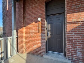 Building Photo - 517 Gillis St