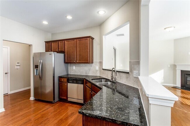 Building Photo - 2105 Greencrest Cir