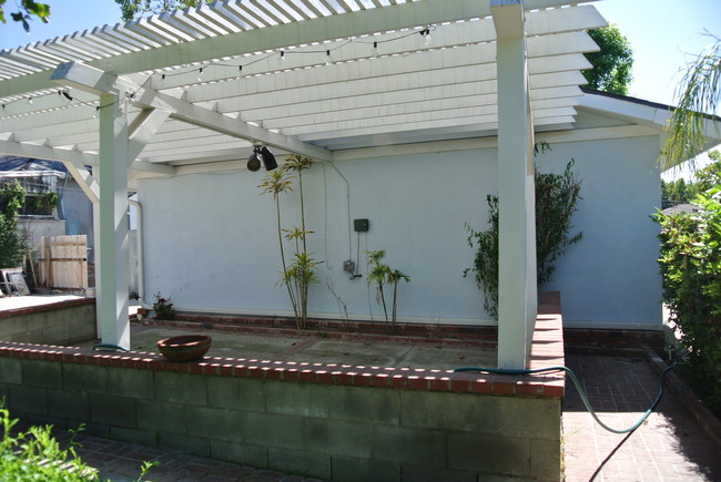 Trellis Covered Patio - 4815 Cheryl Ave