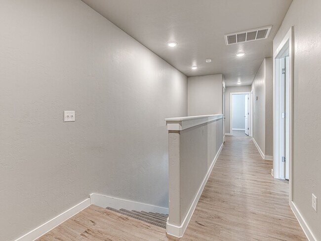 Building Photo - Newer home in the heart of OKC + 5 bedrooms + 5 bathrooms + 2 car garage