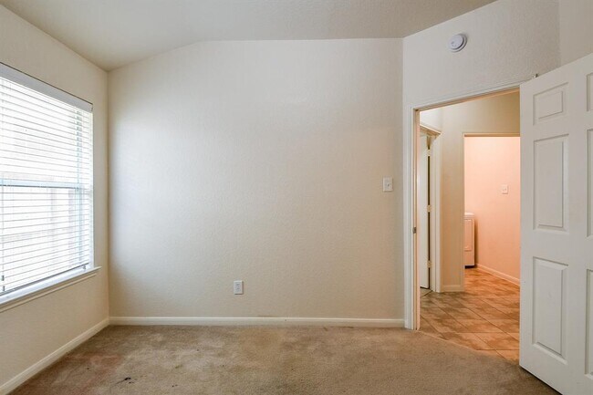 Building Photo - 2318 Appian Way