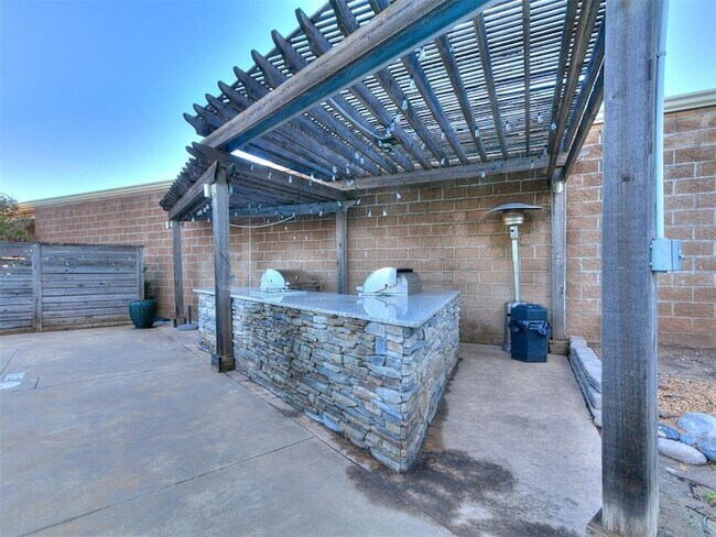 Building Photo - 5900 Mosteller Dr