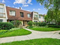 Building Photo - 3026 Roberts Dr