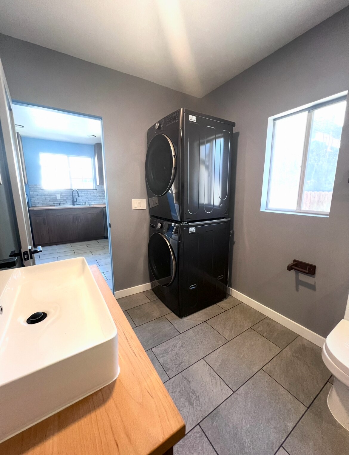 Building Photo - 3547 E Green St