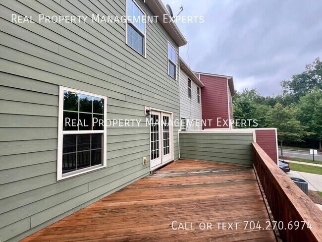 Building Photo - 4019 Zilker Park Dr