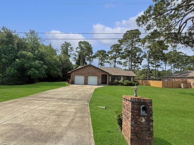 Primary Photo - Charming Navarre Home with Hardwood Floors...