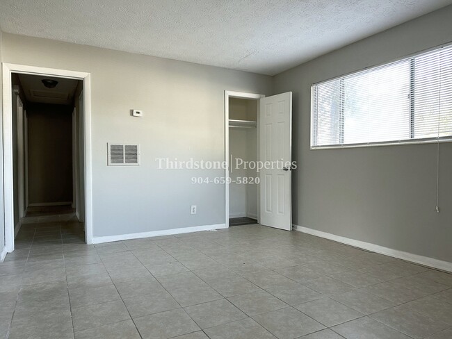 Building Photo - 2428 Miss Muffet Ln W