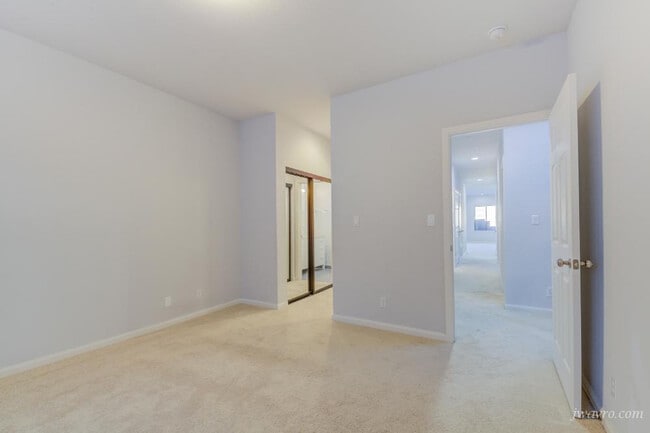 Building Photo - 465 35th Ave