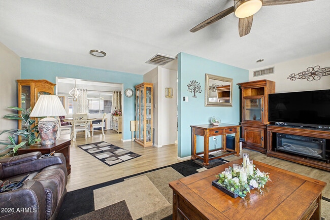 Building Photo - 410 N 56th Pl