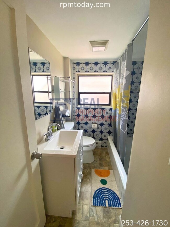 Building Photo - Stylish and Convenient 2BR/1BA Home with A...